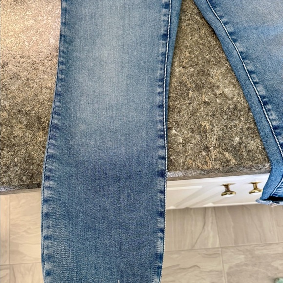 Good American Jeans - Picture 3 of 6